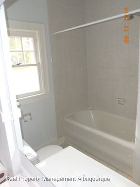 Building Photo - 450 Maple St NE