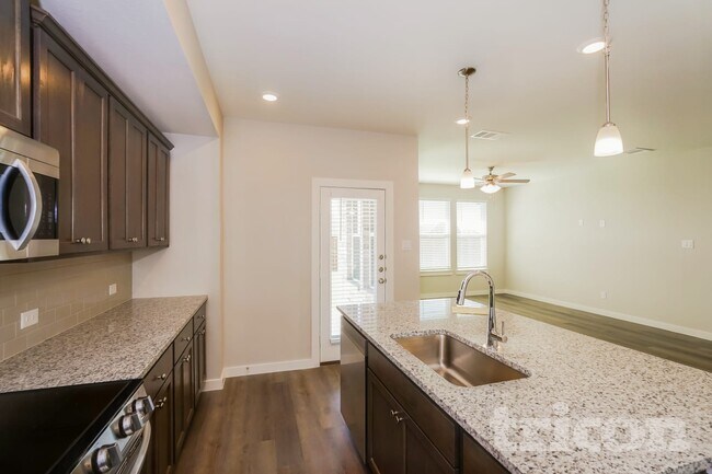 Building Photo - 8101 Howell Oak Dr