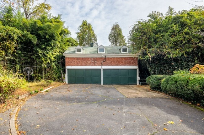 Photo - Quaint 1 Bedroom/1 Bathroom Cottage Style ... House