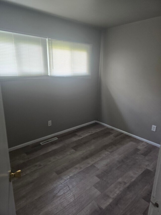 Foto del edificio - 3 Bedroom Slab Home with Garage