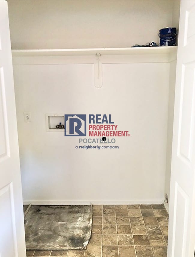 Foto del edificio - 1120 E Poplar St