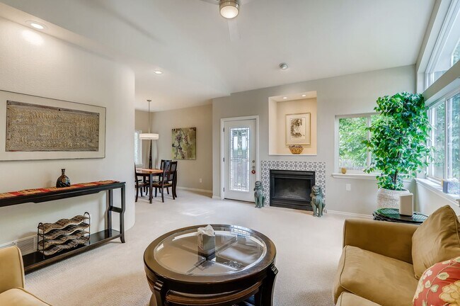 Foto del edificio - Lake views from this 4BDR home in Boulder CO!