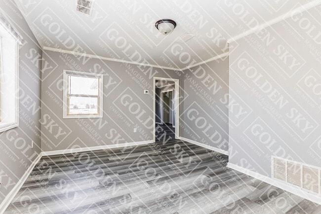 Building Photo - 115 E Willard St