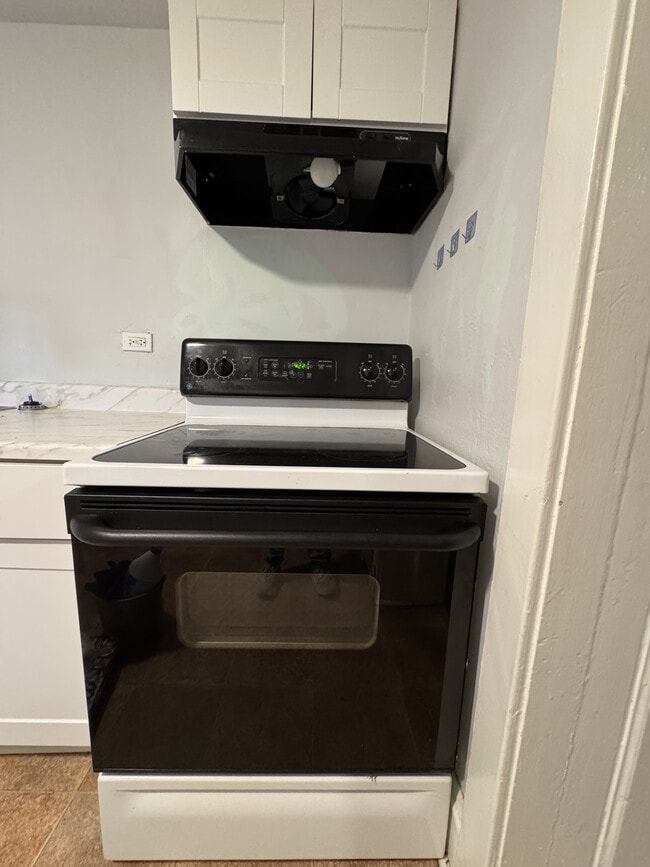 Building Photo - 71 S 6th Ave