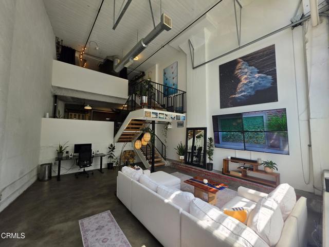 Building Photo - 200 N San Fernando Rd