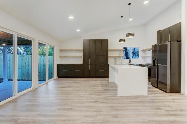 Building Photo - 2902 Jorwoods Dr