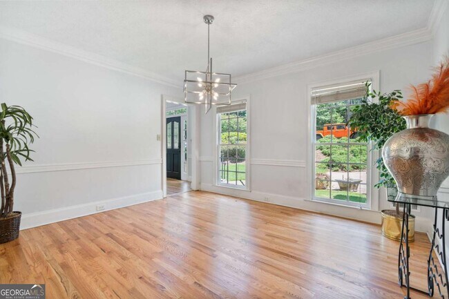 Building Photo - 275 Sageglen Rd