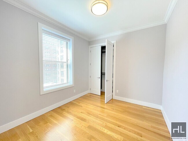 Foto del edificio - 252 W 76th St