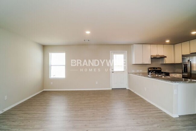 Building Photo - *SPECIAL $1000 OFF 1ST MONTH!* 3 BEDROOM -...