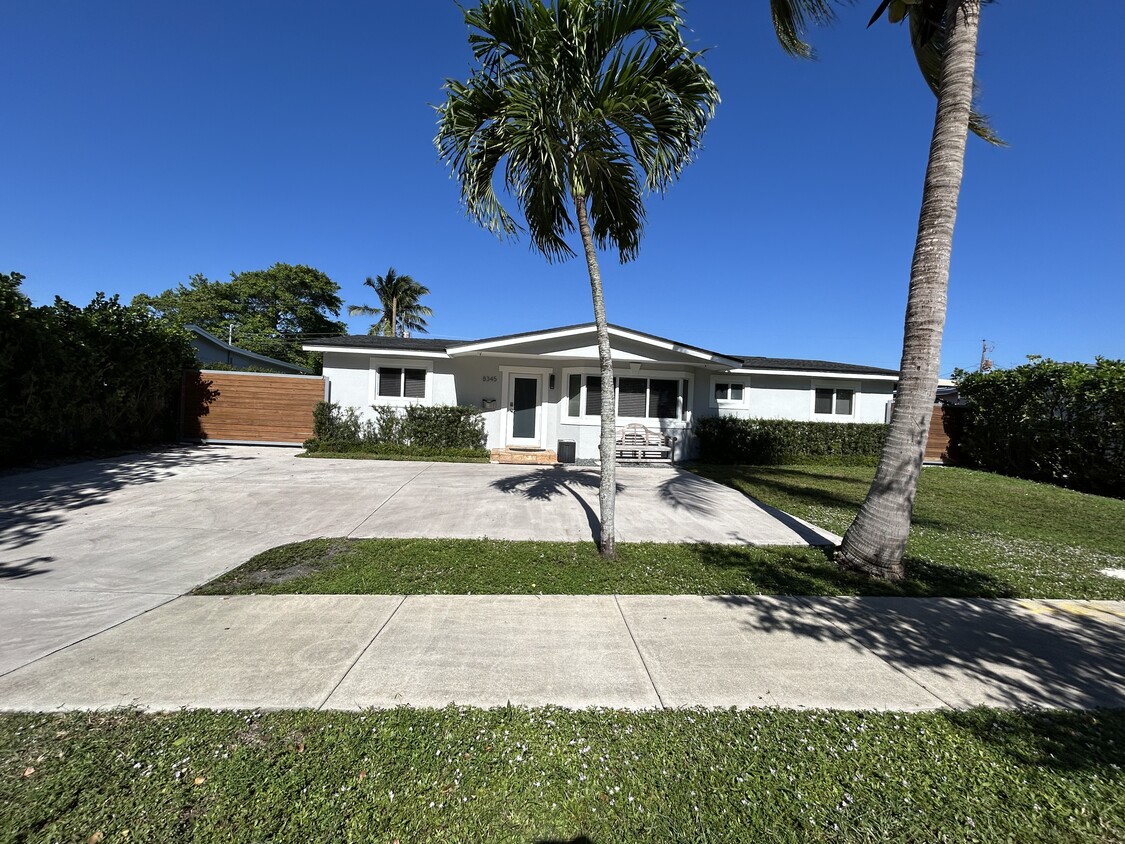 Foto principal - 8345 NW 170th St