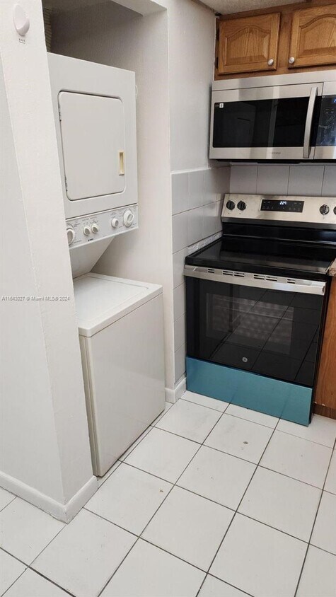 Foto del edificio - 10000 NW 80th Ct