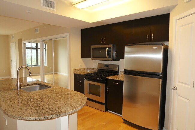 Building Photo - 475 K St NW