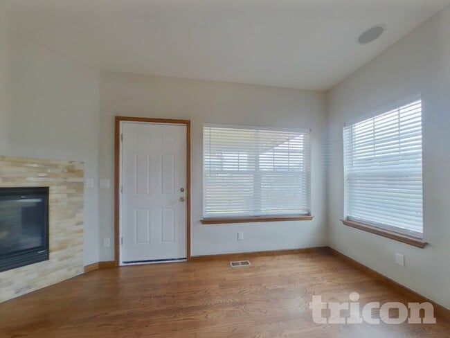 Building Photo - 6313 N Genoa Way