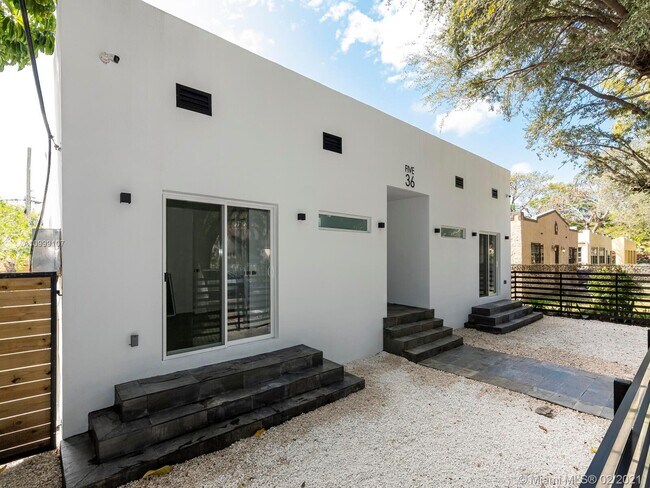 Building Photo - 536 NW 42nd St