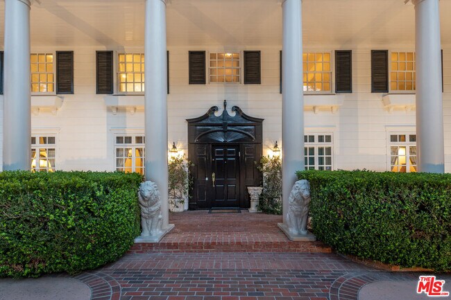 Foto del edificio - 1148 Coldwater Canyon Dr