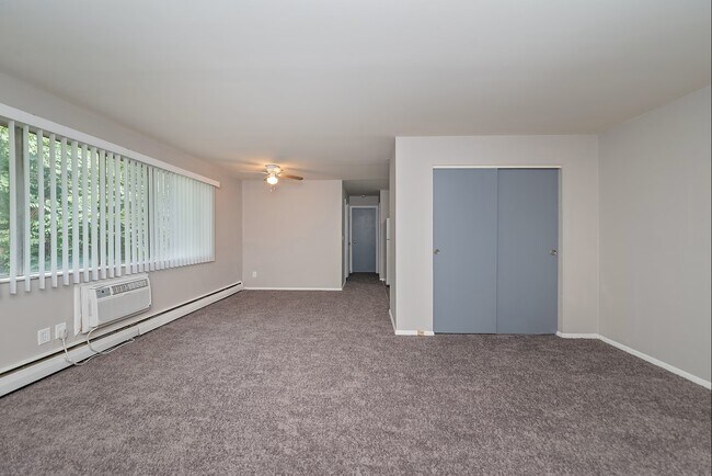 Foto del edificio - 5875 Renee Ct