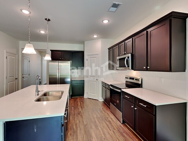 Foto del edificio - 140 Willow Ln
