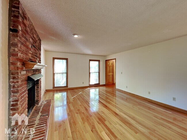 Building Photo - 3747 Running Fox Dr
