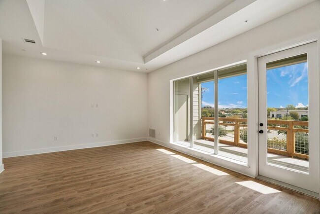 Building Photo - 4704 Sunset Trail