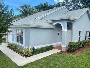 Building Photo - 540 SE 21st Ln