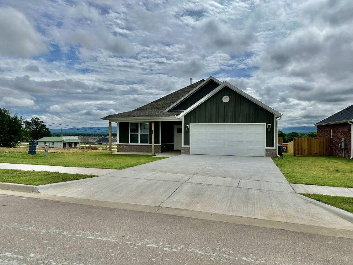 Primary Photo - 191 N Eagle Mountain St