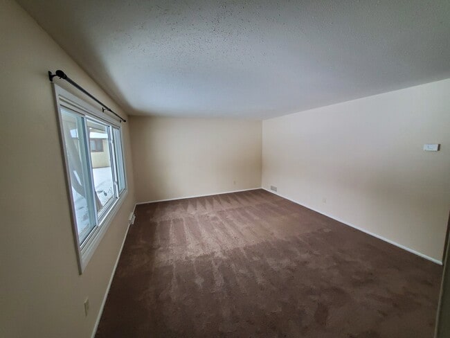 Building Photo - 10610 Johnson Cir