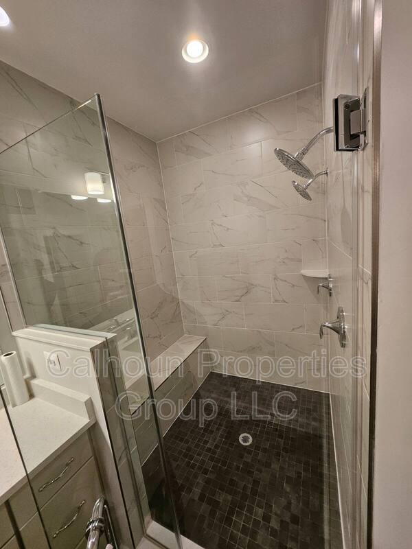 Building Photo - 605 Glenn Lk Dr