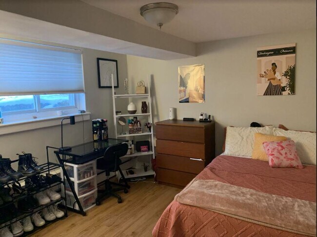Building Photo - Just Renovated, Great Value Brighton 2 Bed...