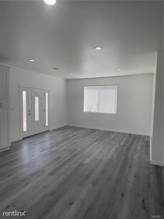 Primary Photo - 2 br, 2 bath Duplex - 13913 Doty Ave # B
