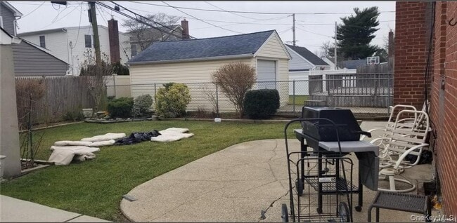 Building Photo - 211 Brown St