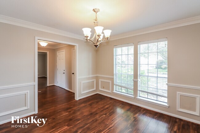 Foto del edificio - 8334 Mentmore Dr