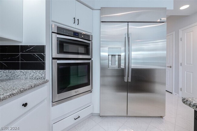 Building Photo - 2713 Crystal Beach Dr