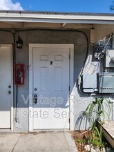 Building Photo - 4611 N Hubert Ave