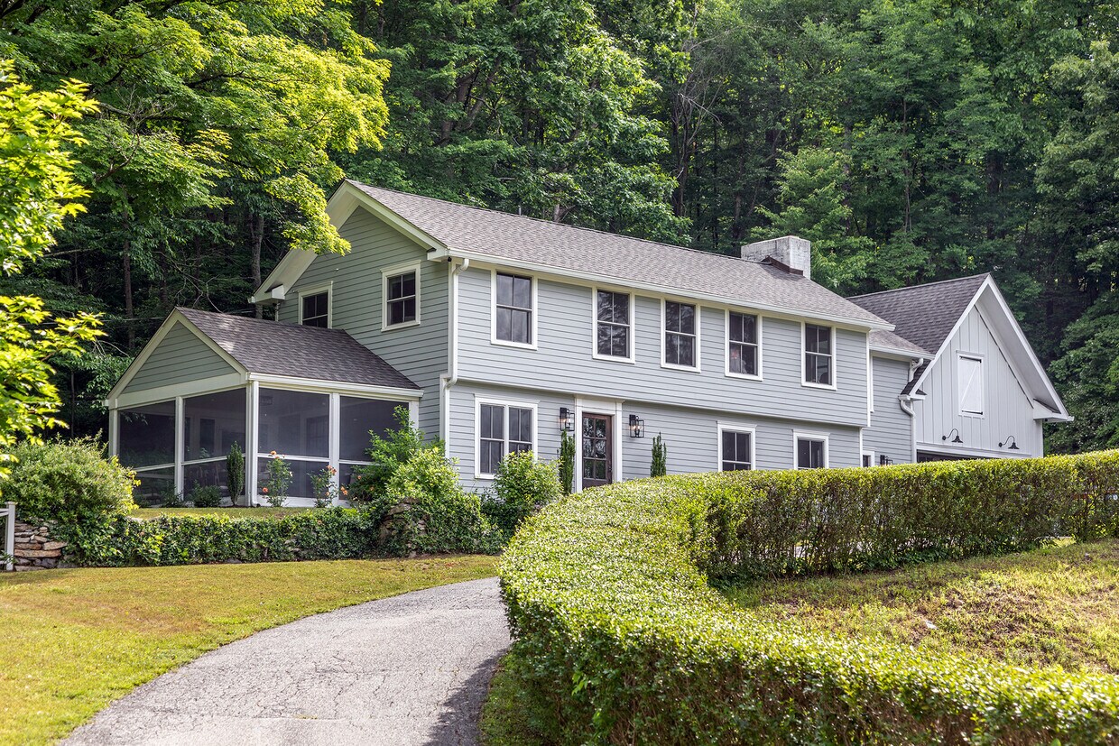 Primary Photo - 60 Macedonia Brook Rd