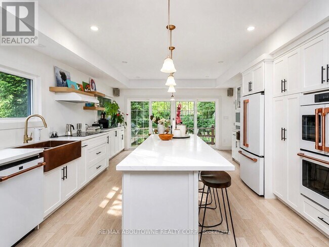 Photo du bâtiment - 12 49th St N