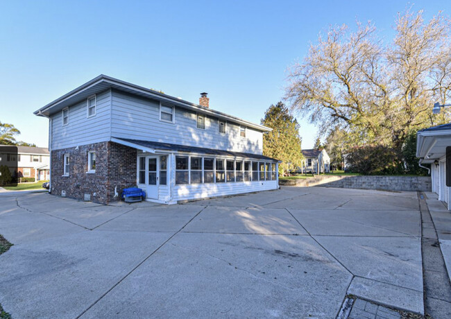 Building Photo - 617 Ostergaard Ave