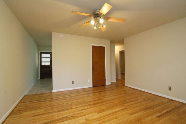 Foto del edificio - Chapel Hill/2BR Brookside Condo