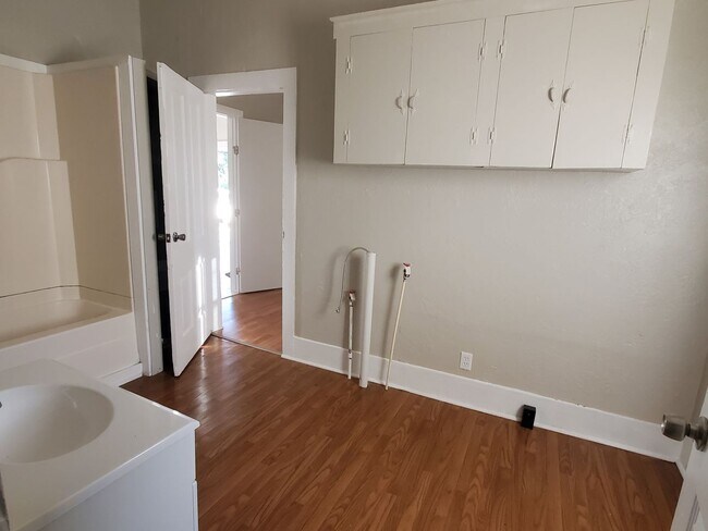 Foto del edificio - Completely Renovated Property, will not la...