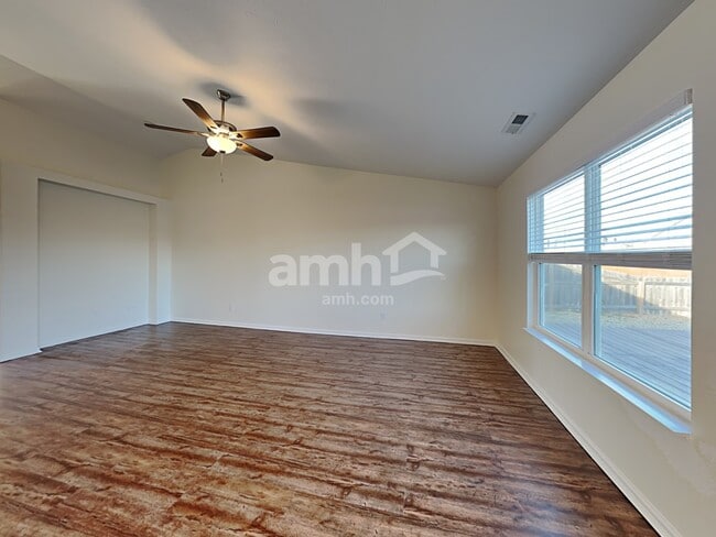 Building Photo - 826 Fieldstone Drive