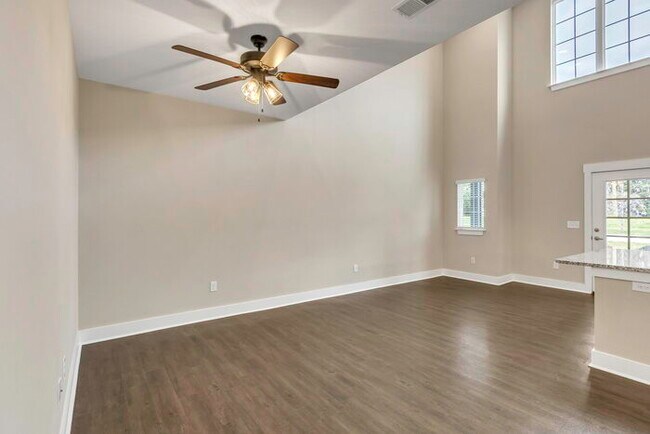 Building Photo - Modern 2 Bedroom Townhouse on the Swamp Ra...