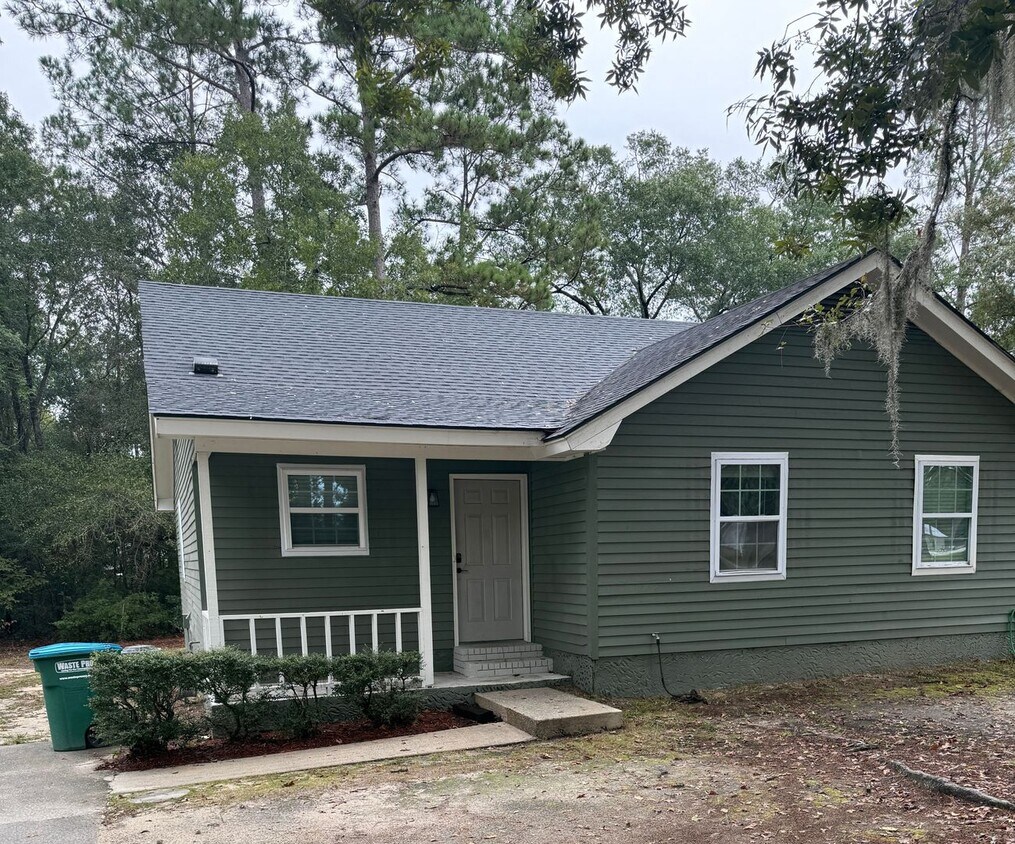 Foto principal - Modern 2-Bedroom, 2-Bath Duplex – Complete...