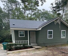 Building Photo - 1033 Ash St Ext