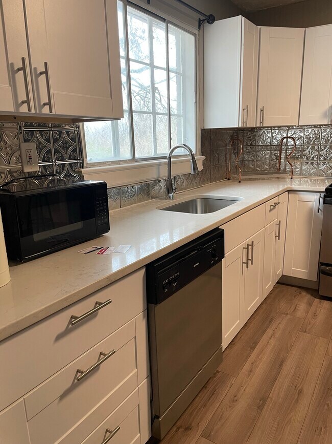 Foto del edificio - 317 Wrenn Dr