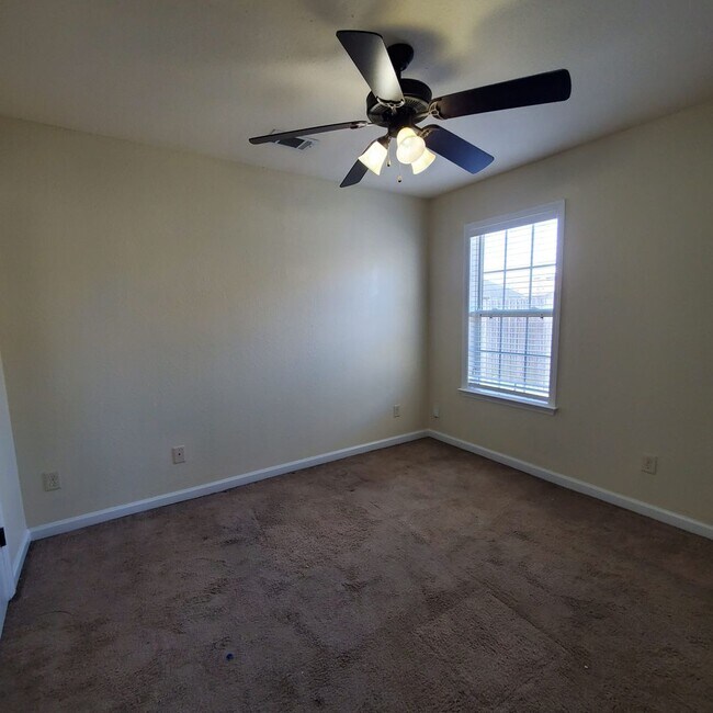 Foto del edificio - Charming 3BR/2BA Home in Glen Laurel: Mode...