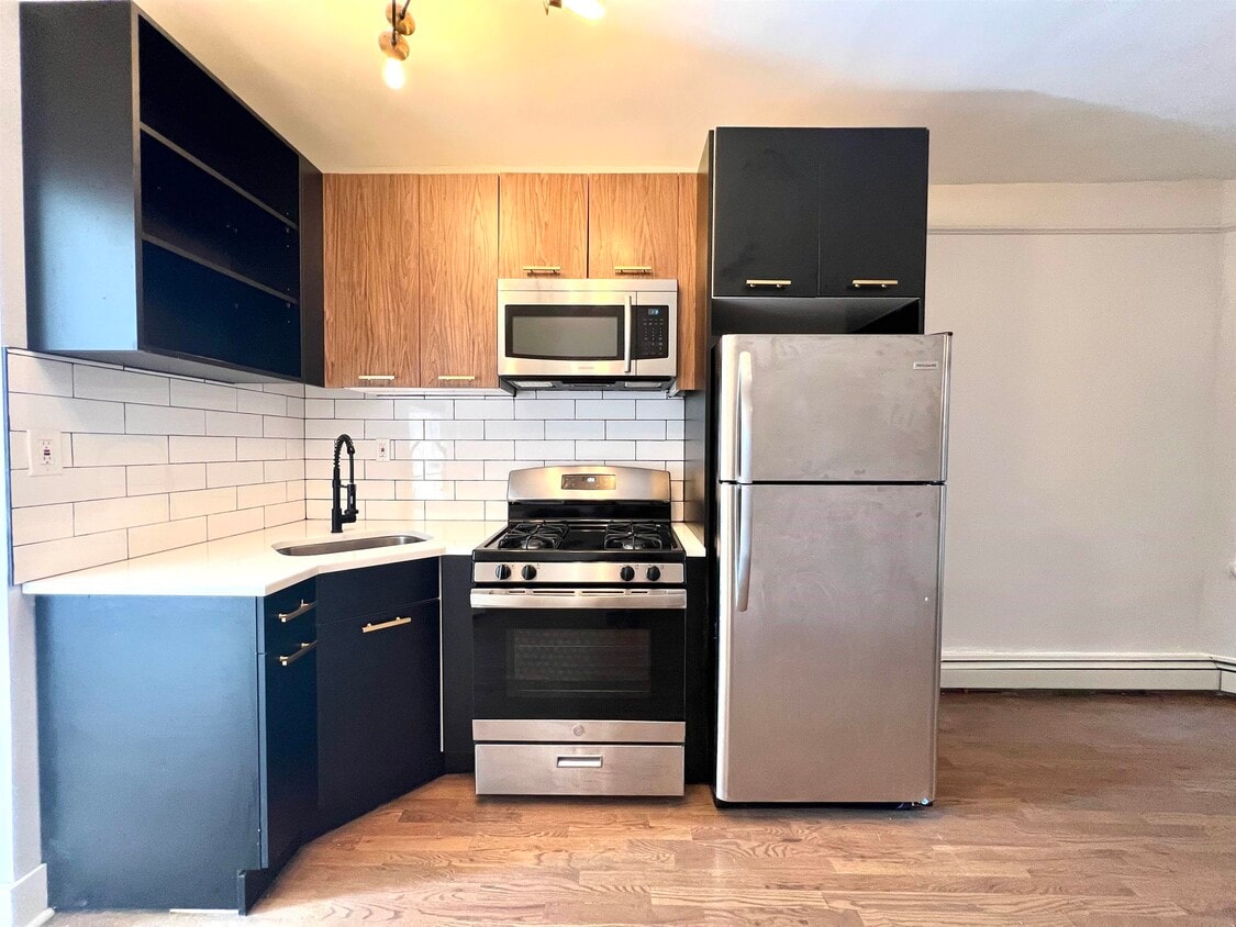 Primary Photo - 484 Mercer St
