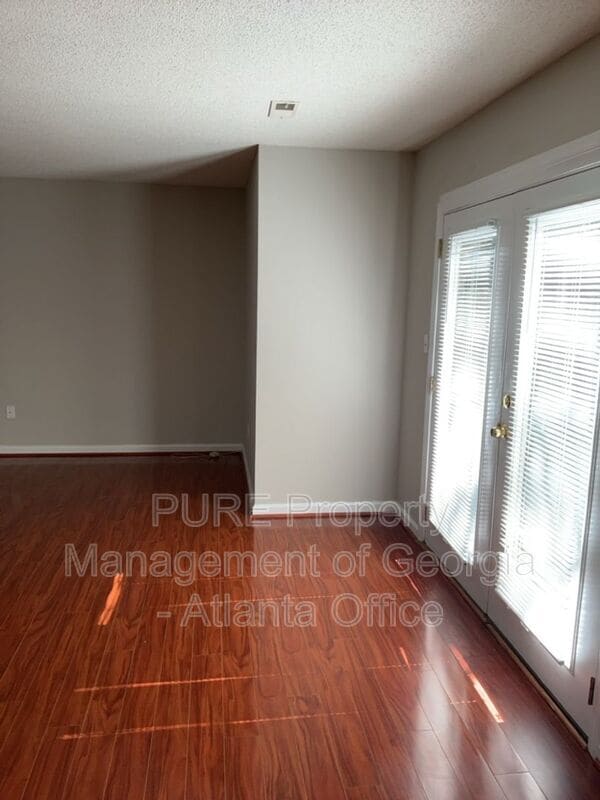 Foto del edificio - 1916 Cheatham Woods Dr SW