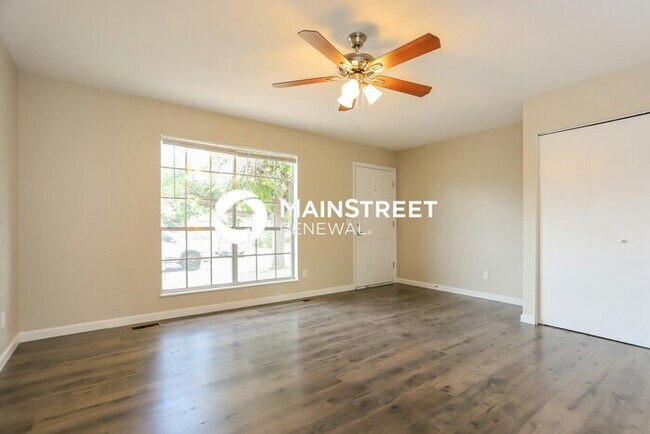 Foto del edificio - 4 Bedroom Pet-Friendly Home in AURORA, CO with Main Street Renewal