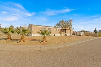 Building Photo - 9849 Alameda Ave