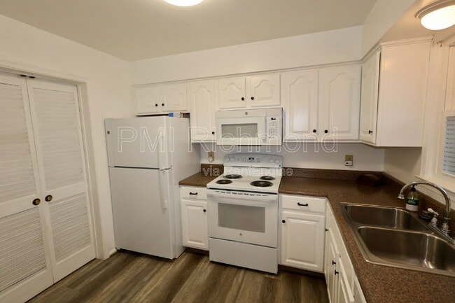 Building Photo - 1522 Presidential Dr