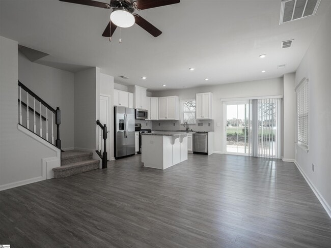 Foto del edificio - 208 Roudwood Dr